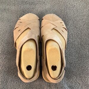 Earth Women's Sandals in Beige